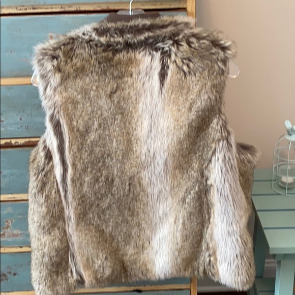 Reversible fur/dark brown vest - Picture 3 of 7